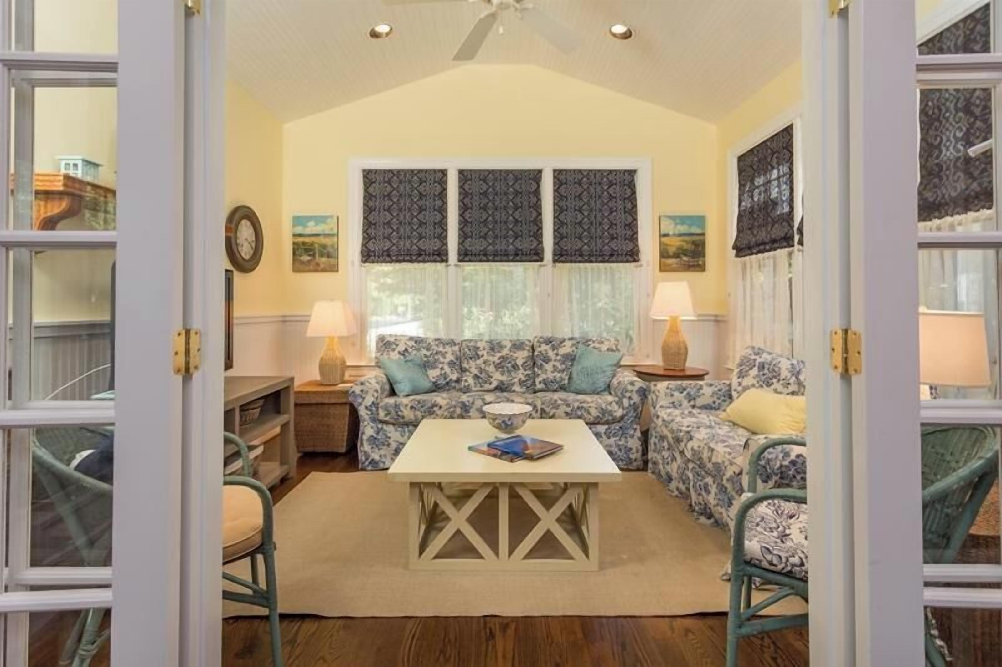 House, Multiple Beds, Kitchen, Garden View | Living area