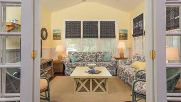 House, Multiple Beds, Kitchen, Garden View | Living area