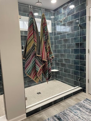 House, Multiple Beds, Pool Access, Garden View | Bathroom