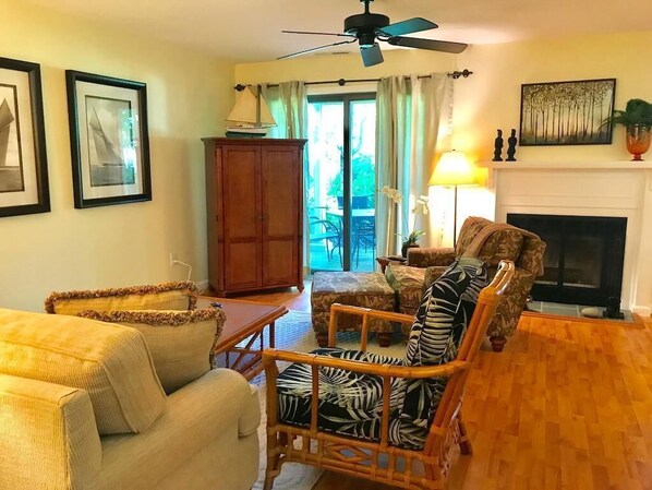 Condo, 1 King Bed with Sofa bed, Patio, Pool View | 1 bedroom, individually decorated, individually furnished