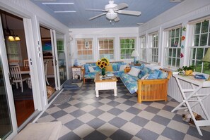 House, Multiple Beds, Fireplace, Garden View (COUNTRY CLUB DRIVE 333) | Living area | Fireplace