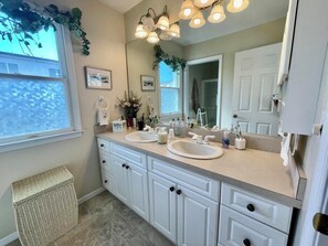 Bathroom - Read Avenue 114 (Dewey Beach)