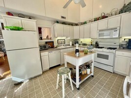 Cottage, Multiple Beds, Kitchen, Garden View | Private kitchen