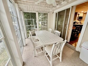 コテージ ベッド (複数台) パティオ ガーデンビュー | レストラン