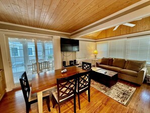 コテージ ベッド (複数台) パティオ ガーデンビュー | 内装