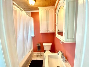 Bathroom - 6TH Street 8 (Rehoboth Beach)