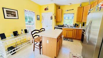 House, Multiple Beds, Kitchen, Pool View | Private kitchen | Coffee/tea maker