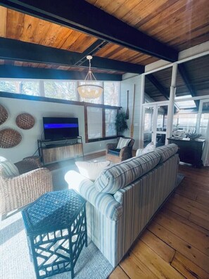 House, Multiple Beds, Kitchen, Garden View | Living area