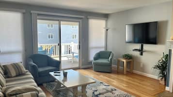 Townhome, Multiple Beds, Patio, Ocean View | Living area