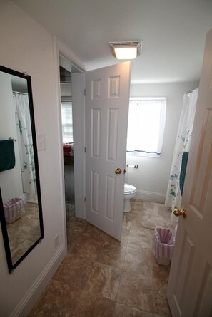 House, Multiple Beds, Kitchen, Garden View | Bathroom