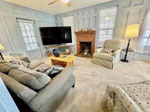 House, Multiple Beds, Kitchen, Garden View | Living area