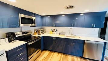 House, Multiple Beds, Kitchen, Garden View | Private kitchen | Coffee/tea maker