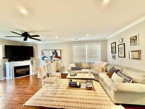 Townhome, Multiple Beds, Patio, Garden View | Living area