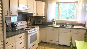 House, Multiple Beds, Balcony, Garden View | Private kitchen | Coffee/tea maker