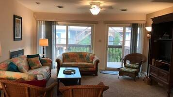 Townhome, Multiple Beds, Balcony, Ocean View | Living area