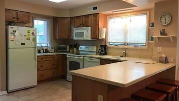 ํ์ดํ, ์นจ๋(์ฌ๋ฌ ๊ฐ), ๋ฐ์ฝ๋, ๋ฐ๋ค ์ ๋ง | ์ ์ฉ ์ฃผ๋ฐฉ | ์ปคํผ/ํฐ ๋ฉ์ด์ปค