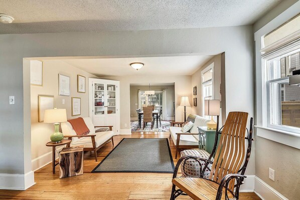 คอทเทจ, หลายเตียง, เตาผิง, วิวสวน | บริเวณนั่งเล่น | เตาผิง