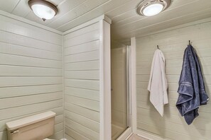 Småhus, flere senger, peis, hageutsikt | Innvendig