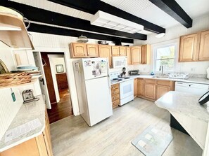 Talo, useita sänkyjä, keittiö | Yksityinen keittiö | Kahvin-/teenkeitin