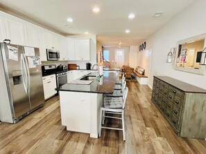 タウンホーム ベッド (複数台) パティオ ガーデンビュー | 専用キッチン | コーヒー / ティーメーカー