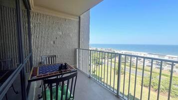 Condo, Multiple Beds, Balcony, Ocean View | Outdoor dining