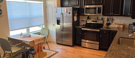 Townhome, Multiple Beds, Patio, Garden View (KEYSTONE DRIVE 19798) | Private kitchen
