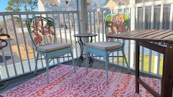 Townhome, Multiple Beds, Patio, Garden View (KEYSTONE DRIVE 19798) | Outdoor dining