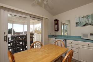 Townhome, Multiple Beds, Kitchen