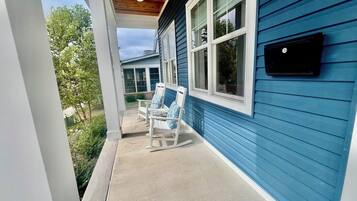 House, Multiple Beds, Pool Access, Pool View (MUNSON STREET 303) | View from room