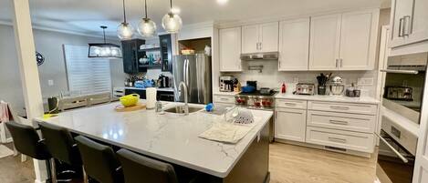 Hus, flere senger, terrasse, hageutsikt | Eget kjøkken | Kaffetrakter/tekoker