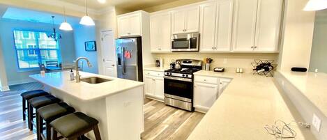 Casa, varias camas, patio, vistas al jardín | Cocina privada | Cafetera o tetera