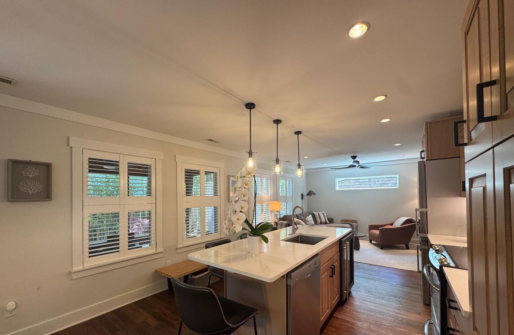 Småhus, flere senger, kjøkken, hageutsikt (HENLOPEN AVENUE 164 #3) | Innvendig