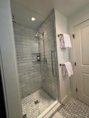 Cottage, Multiple Beds, Kitchen, Garden View (HENLOPEN AVENUE 164 #3) | Bathroom | Towels - Henlopen Avenue 164 #3 (Rehoboth Beach)