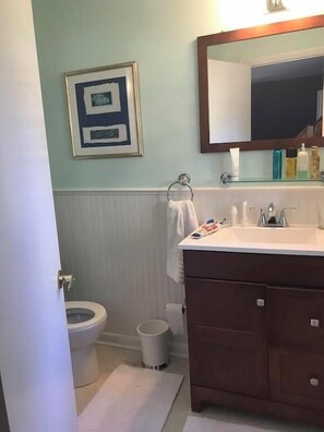 Casa de campo, varias camas, cocina, vistas al jardín | Baño