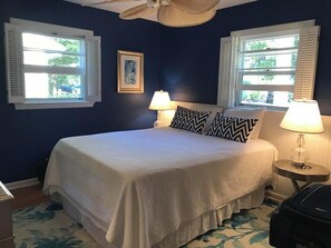 Stuga - flera sängar - kök - utsikt mot trädgården | 3 sovrum, individuell inredning och unika möbler