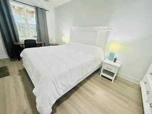 타운홈, 침대(여러 개), 파티오, 정원 전망 | 4 개의 침실, 각각 다른 스타일의 인테리어, 각각 다르게 가구 비치