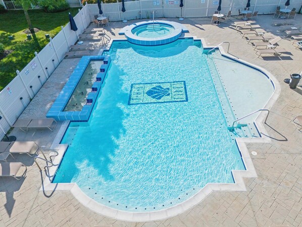 Seasonal outdoor pool - Sandy Bottom Circle 904 (Rehoboth Beach)
