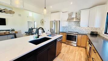 House, Multiple Beds, Kitchen, Garden View | Private kitchen | Coffee/tea maker