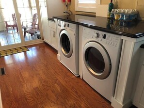 Ferienhaus, Mehrere Betten, Terrasse, Gartenblick | Wäschereiservice