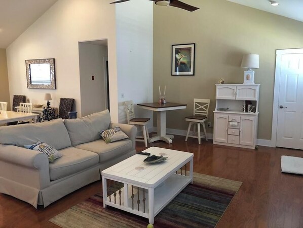 House, Multiple Beds, Patio, Garden View | Living area