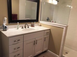 House, Multiple Beds, Patio, Garden View (HICKMAN STREET 305) | Bathroom - Hickman Street 305 (Rehoboth Beach)