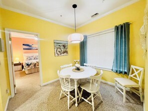 2 habitaciones, decoración personalizada y muebles diferentes