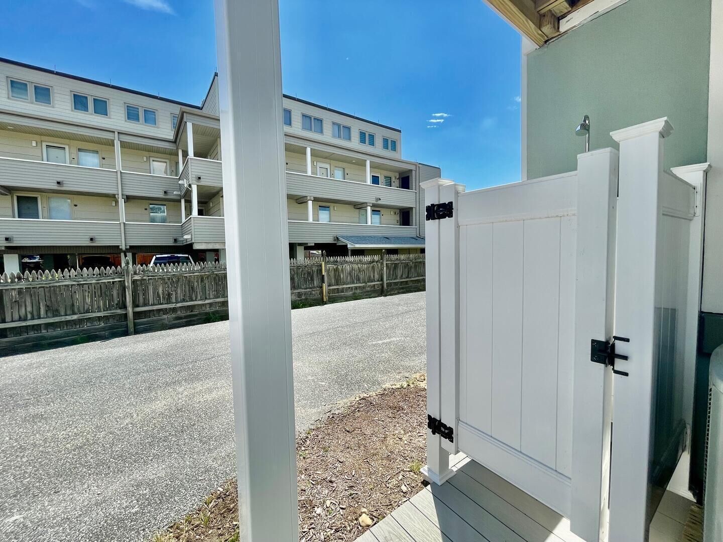 Nhà liên kế, nhiều giường, ban công | Buồng tắm vòi sen