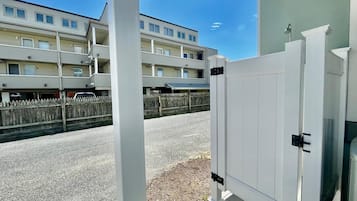 Nhà liên kế, nhiều giường, ban công | Buồng tắm vòi sen