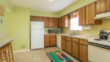 House, Multiple Beds, Balcony, Garden View | Private kitchen | Coffee/tea maker