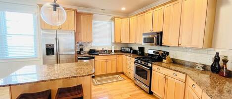 Hus, flere senger, balkong, hageutsikt | Eget kjøkken | Kaffetrakter/tekoker