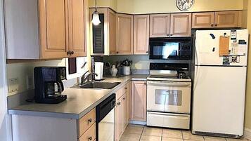 Cottage, Multiple Beds, Balcony, Garden View | Private kitchen | Coffee/tea maker