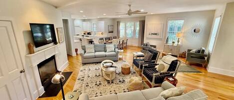 Maison, plusieurs lits, cheminée, vue jardin | Coin séjour | Cheminée