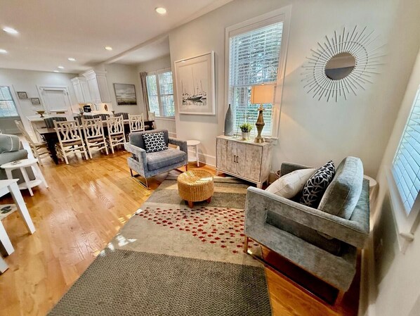 Maison, plusieurs lits, cheminée, vue jardin | Coin séjour | Cheminée