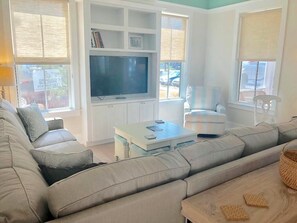 Cottage, Multiple Beds, Patio, Ocean View | Living area